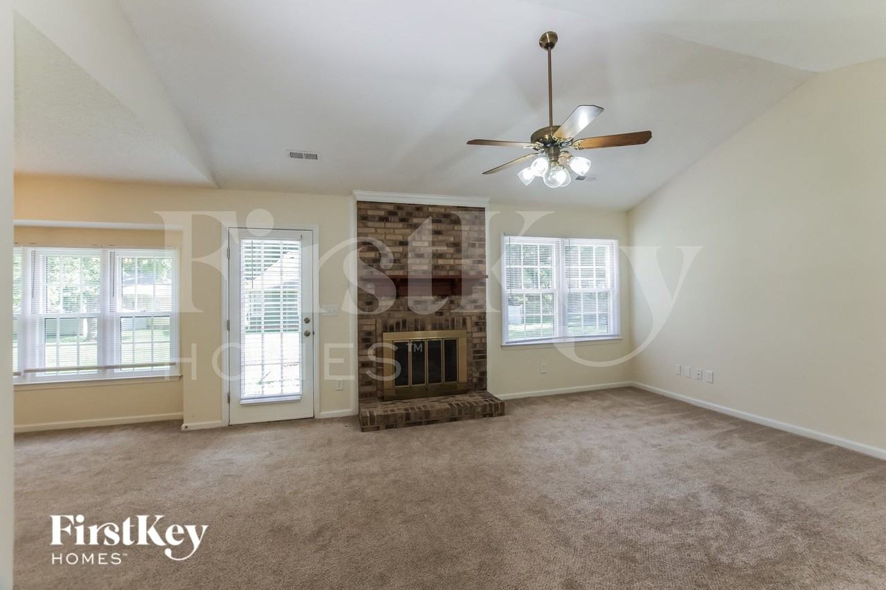 2511 Dalston Ln - Photo 4 of 16