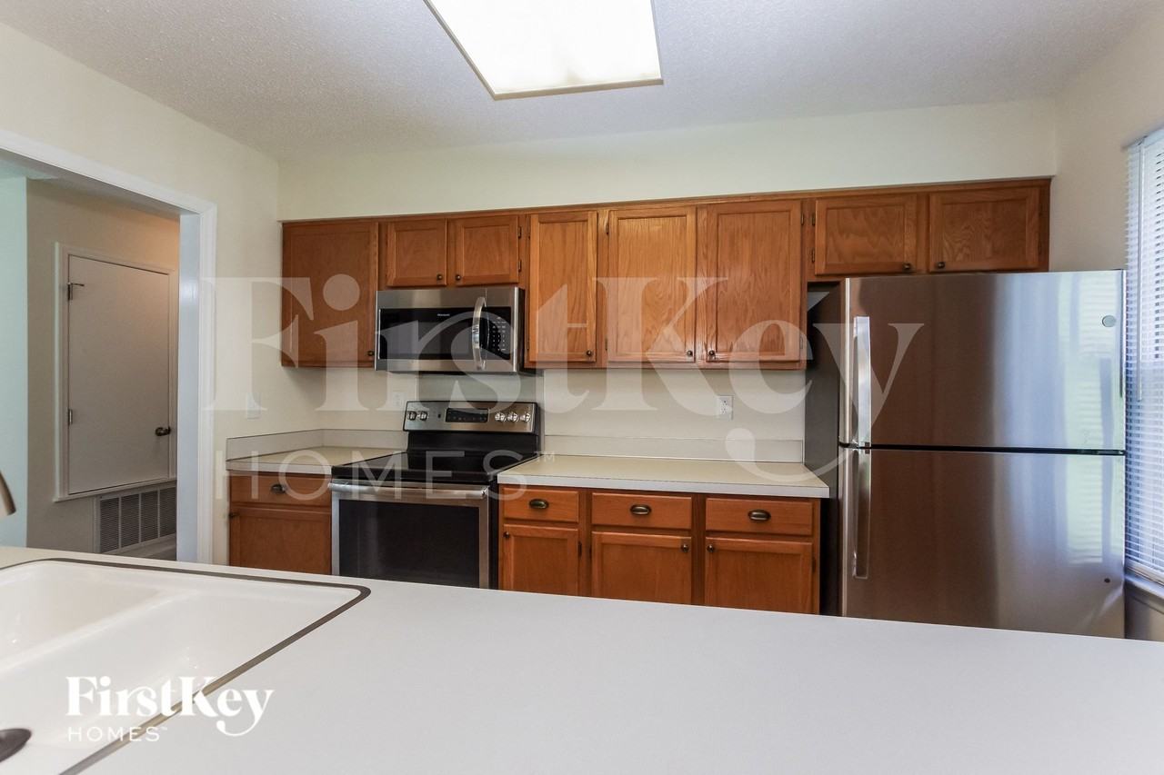 2511 Dalston Ln - Photo 7 of 16