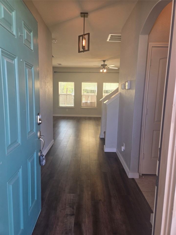 1627 Blackburn Way - Photo 3 of 17