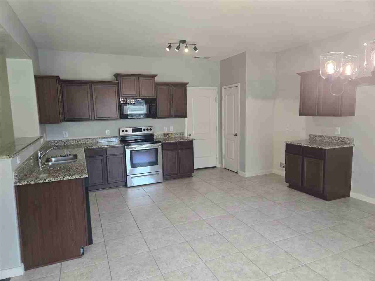 1627 Blackburn Way - Photo 7 of 17