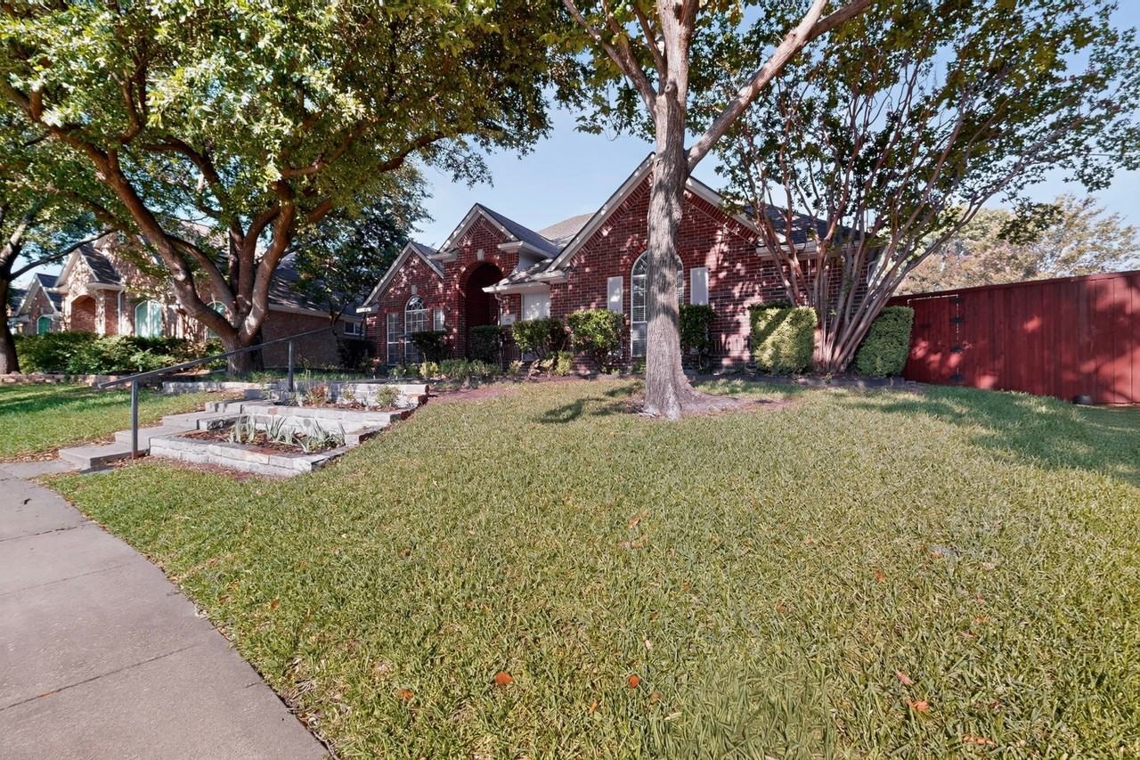 304 Belvedere Dr - Photo 3 of 36