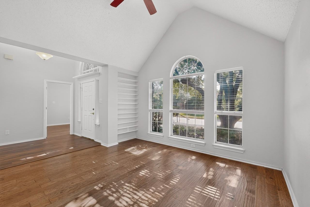304 Belvedere Dr - Photo 4 of 36