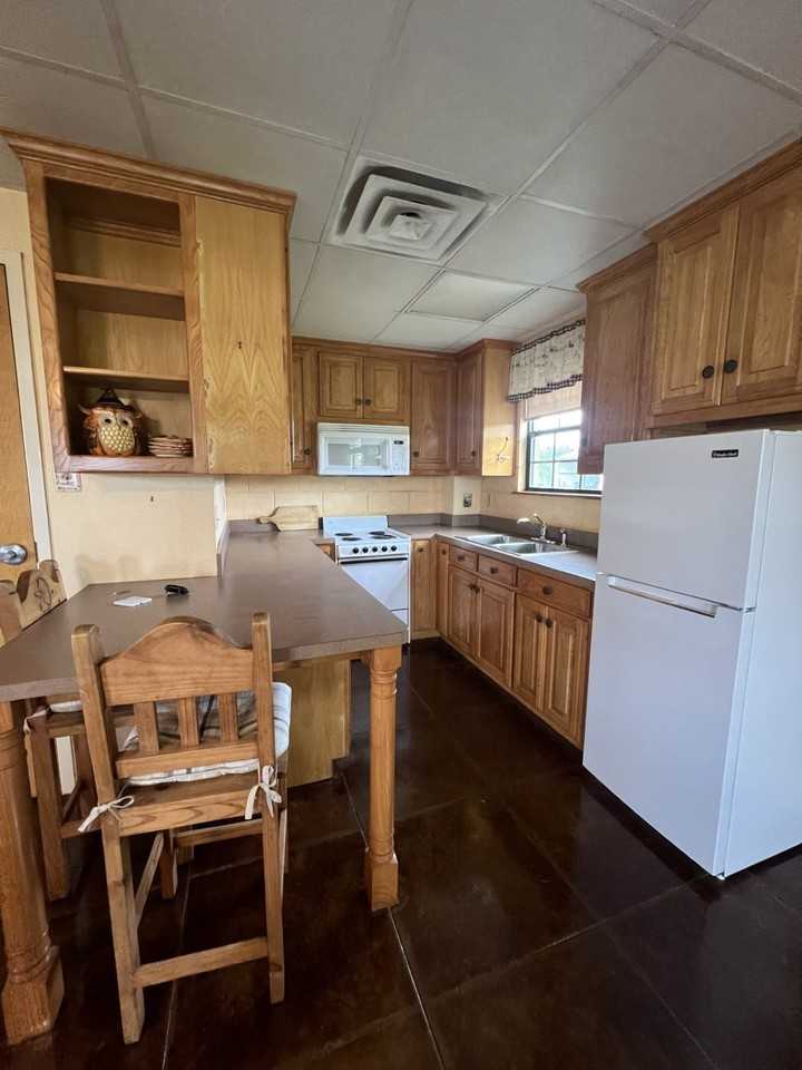1976 Vz County Road 3507 - Photo 2 of 10