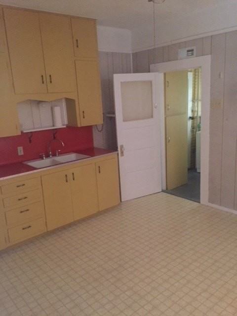 718 Vine St - Photo 6 of 10