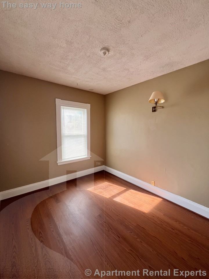 53 Winchester St #2 - Photo 4 of 12