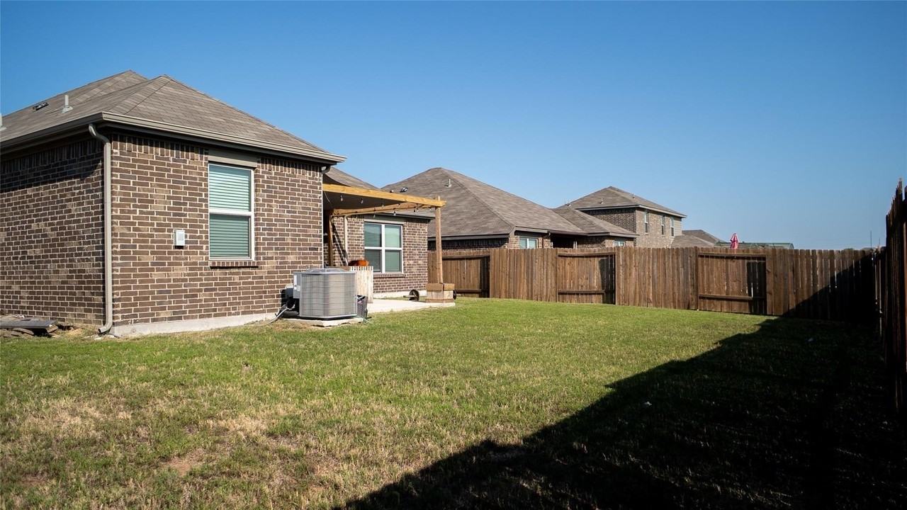 1837 Rialto Ln - Photo 5 of 19