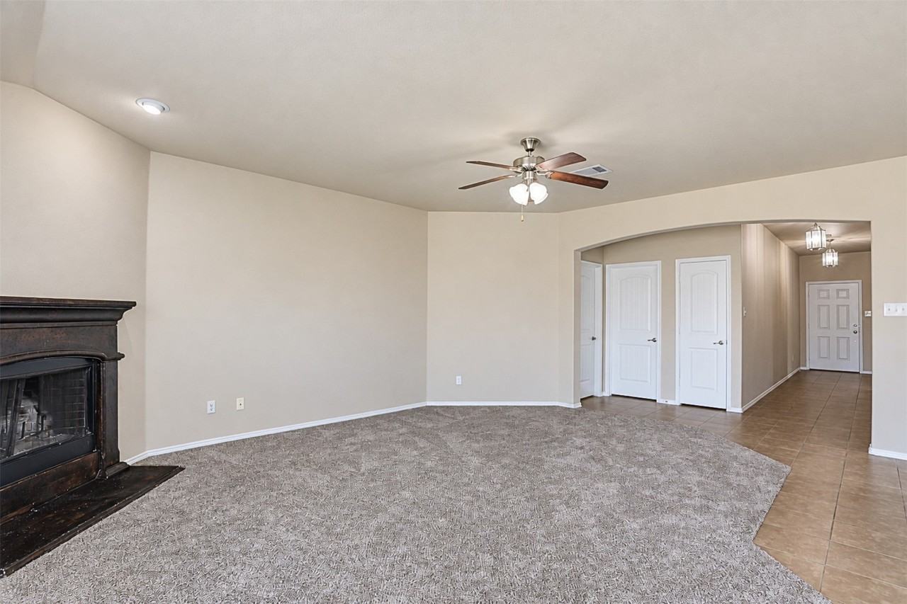 1213 Lambert Dr - Photo 5 of 17