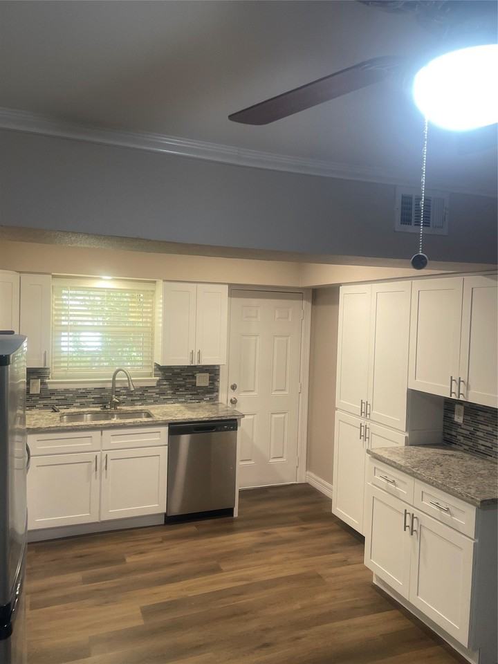 904 Spring Valley Plz #B - Photo 4 of 19
