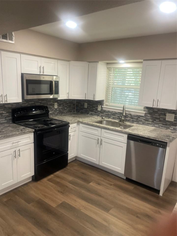 904 Spring Valley Plz #B - Photo 6 of 19