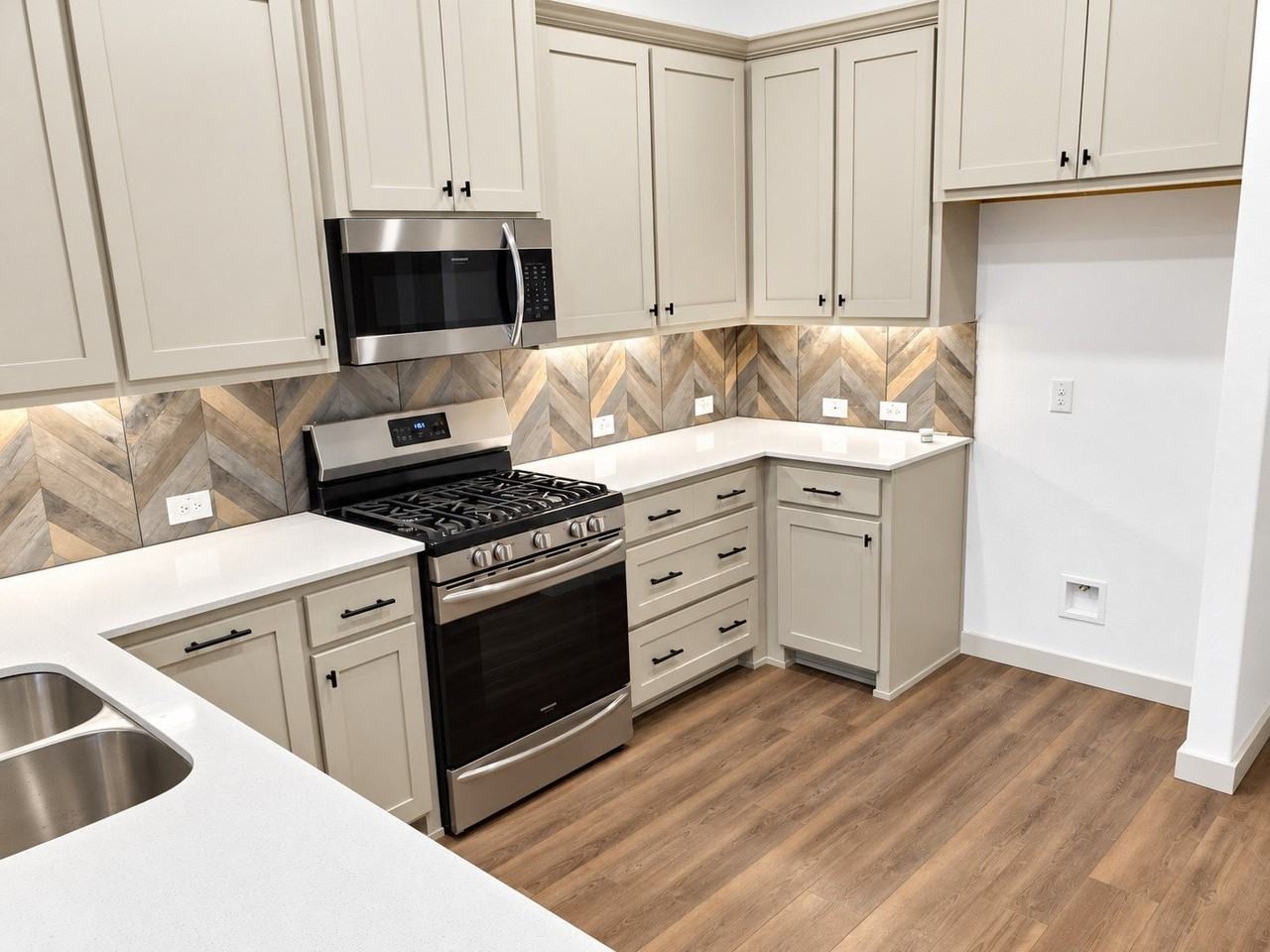 6429 Iron Horse Blvd - Photo 2 of 26