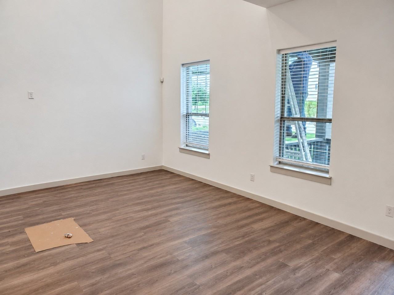6429 Iron Horse Blvd - Photo 5 of 26