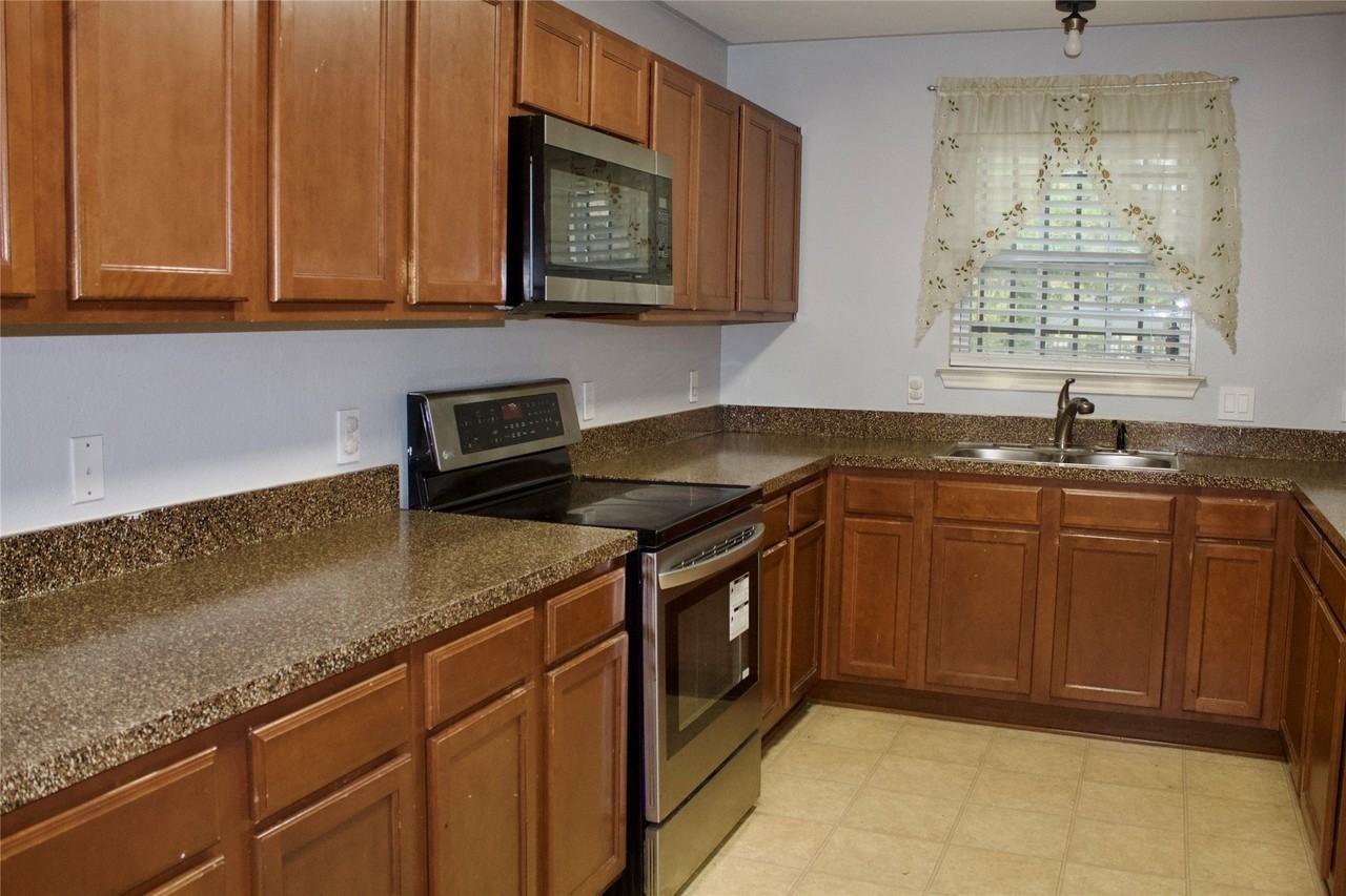1730 Nomas St - Photo 4 of 23