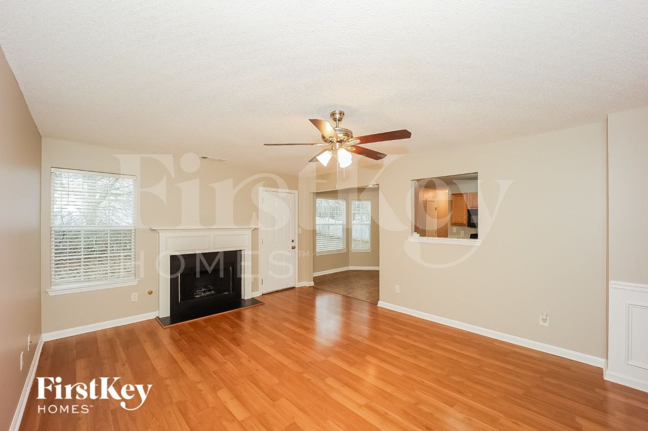 980 Brisley Cir - Photo 3 of 18