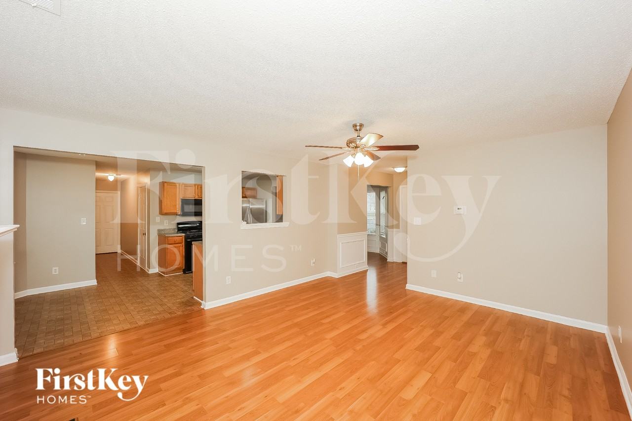 980 Brisley Cir - Photo 5 of 18