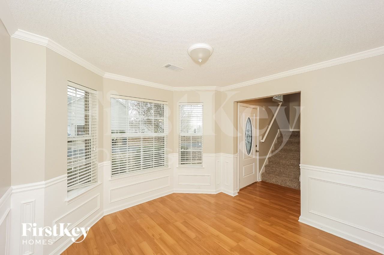 980 Brisley Cir - Photo 6 of 18