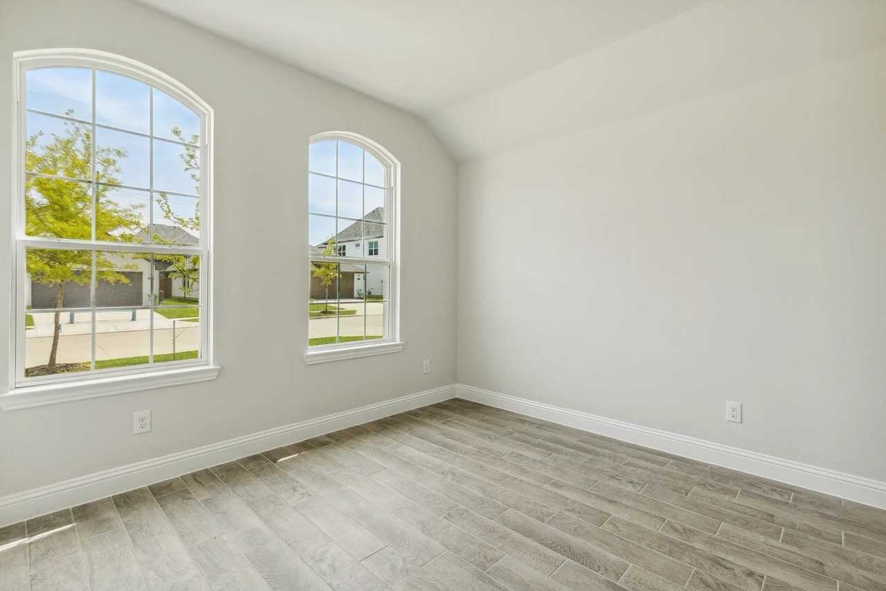 708 Lido Ln - Photo 3 of 16