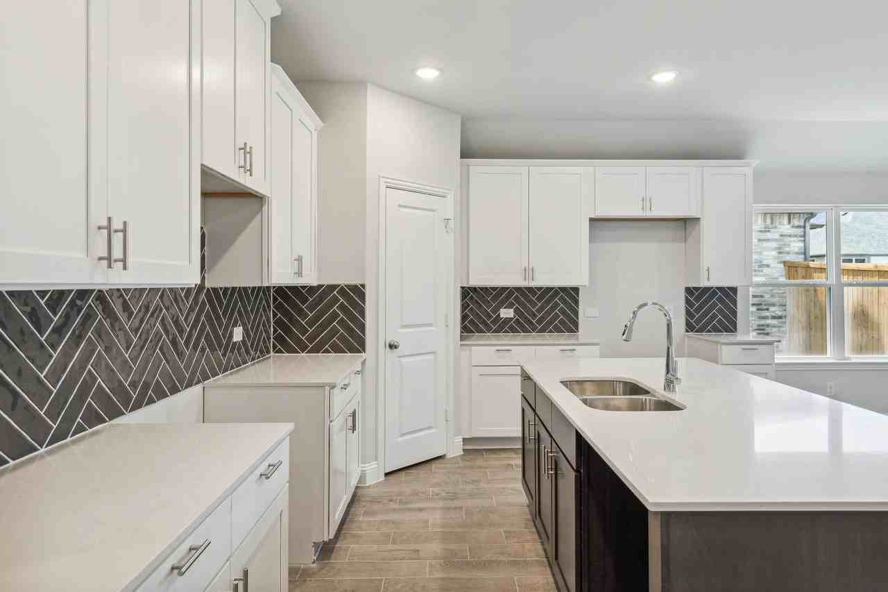 708 Lido Ln - Photo 5 of 16