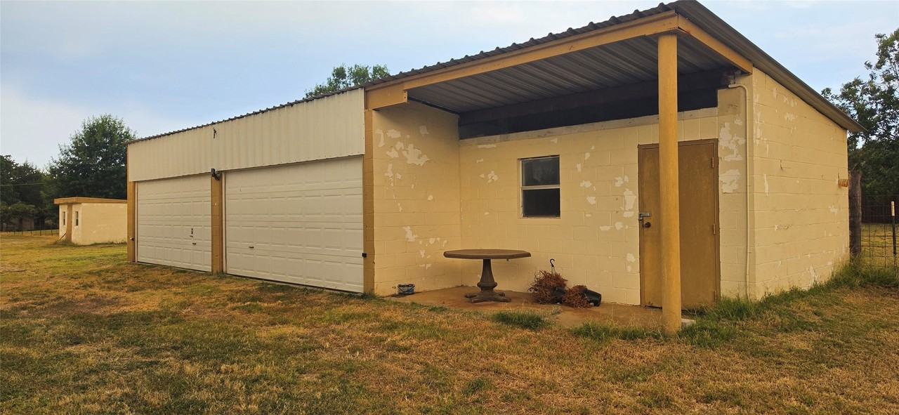 1214 Desvoignes Rd - Photo 3 of 11