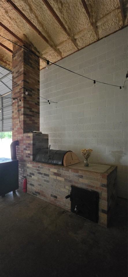 1214 Desvoignes Rd - Photo 7 of 11