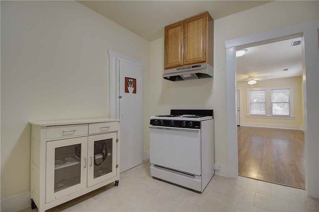 2703 Galvez Ave - Photo 7 of 15