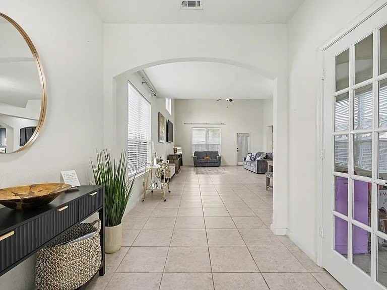 424 Winchester Dr - Photo 3 of 24