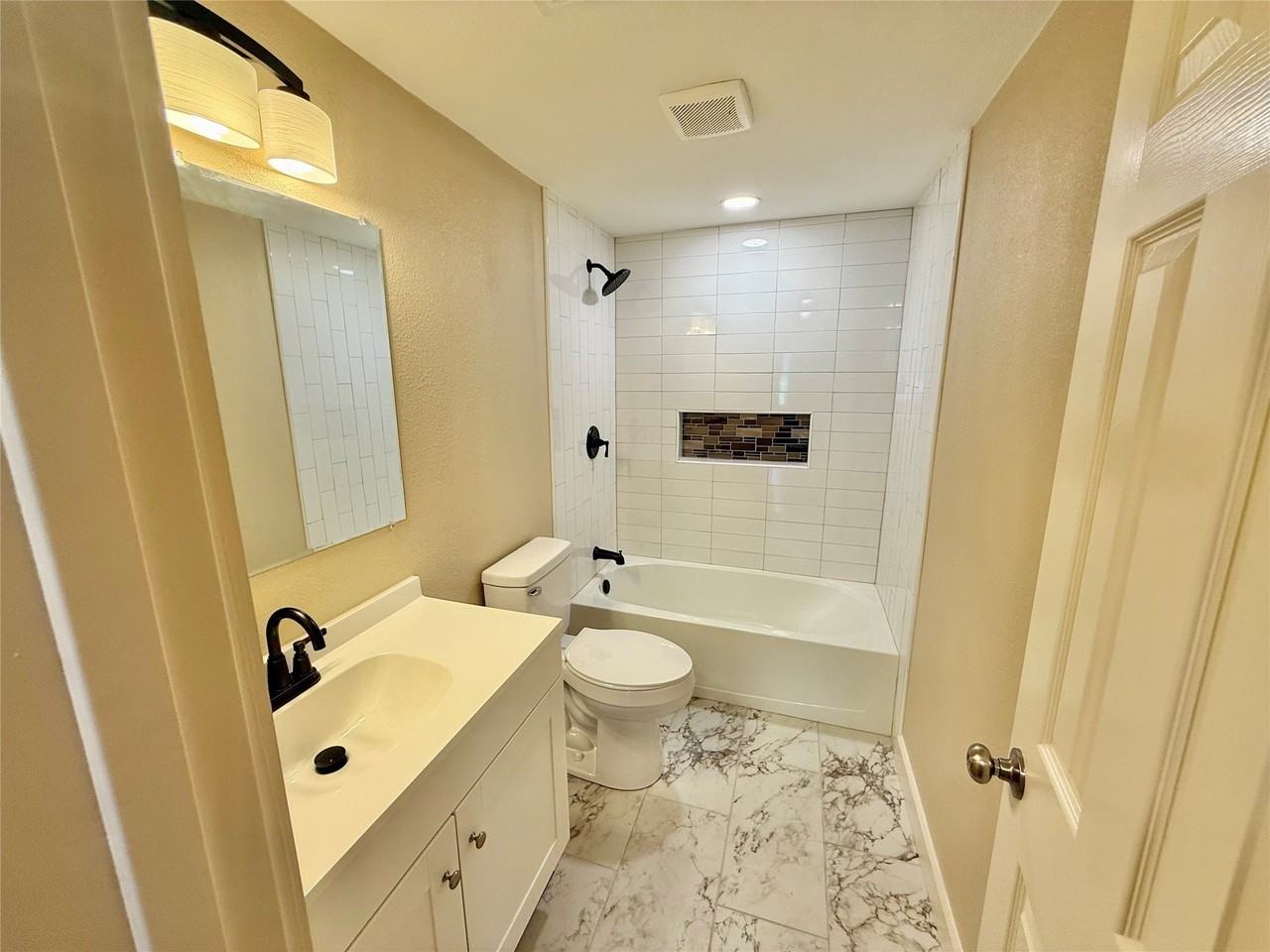 417 Putman St - Photo 7 of 24