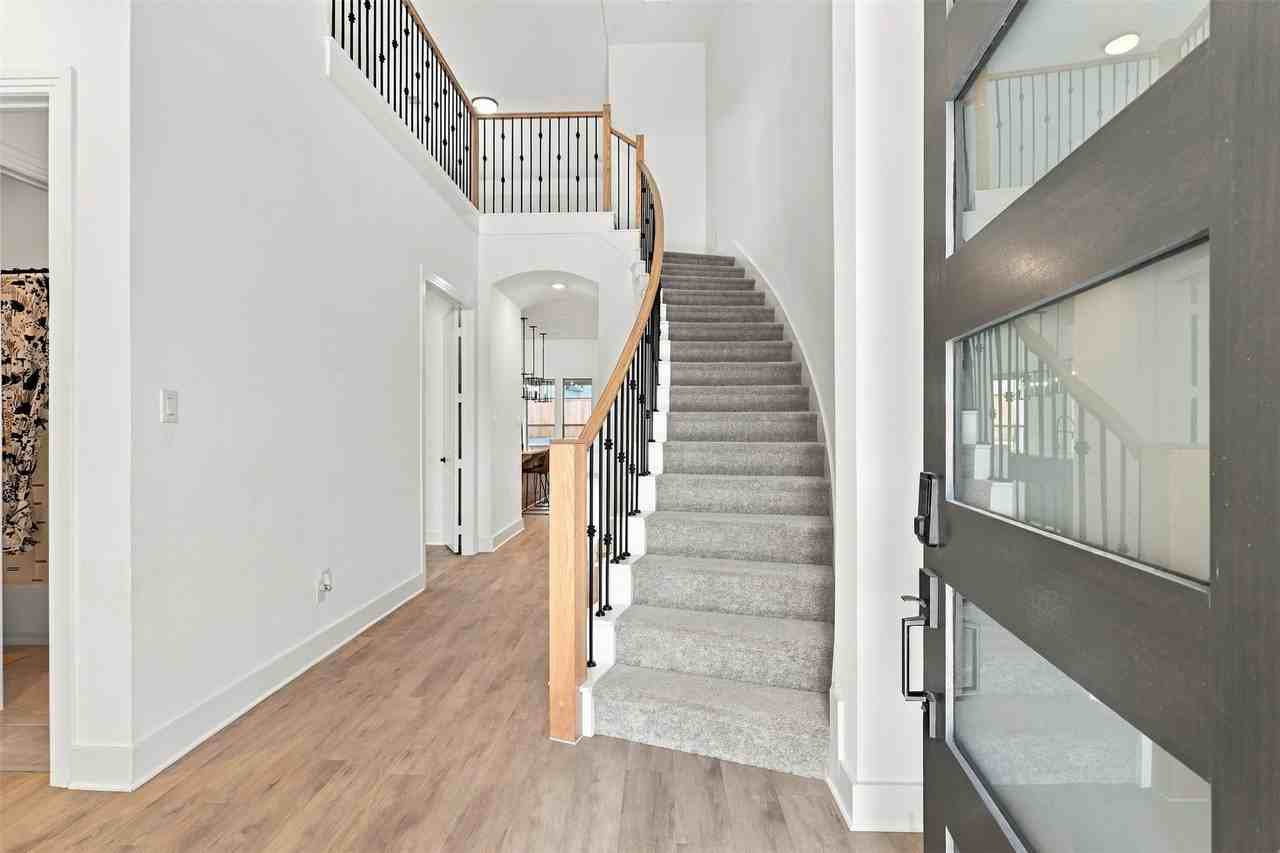 7424 Lilypad Ln - Photo 4 of 28
