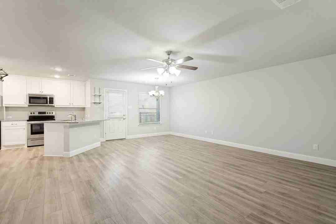6815 Jade Dr - Photo 3 of 12