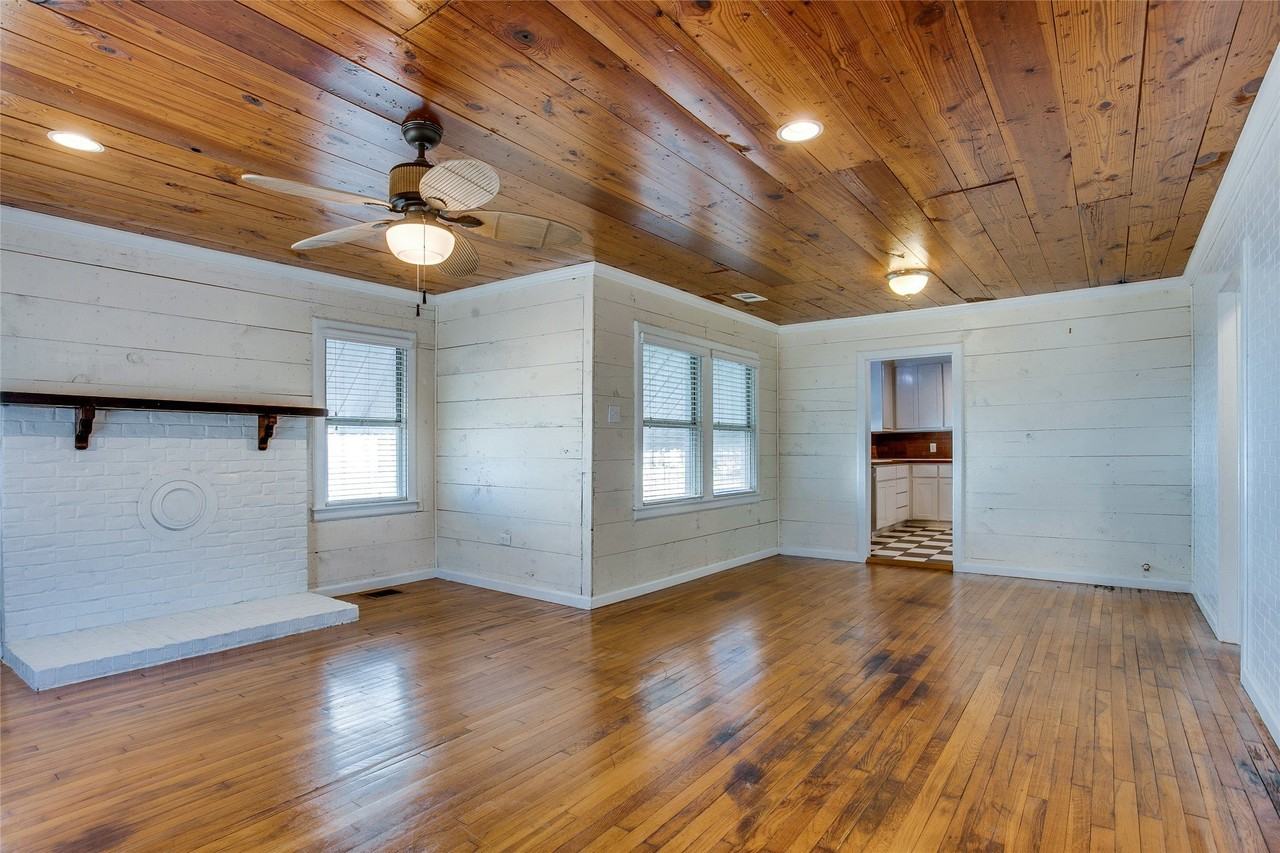 318 S Walker St - Photo 4 of 37