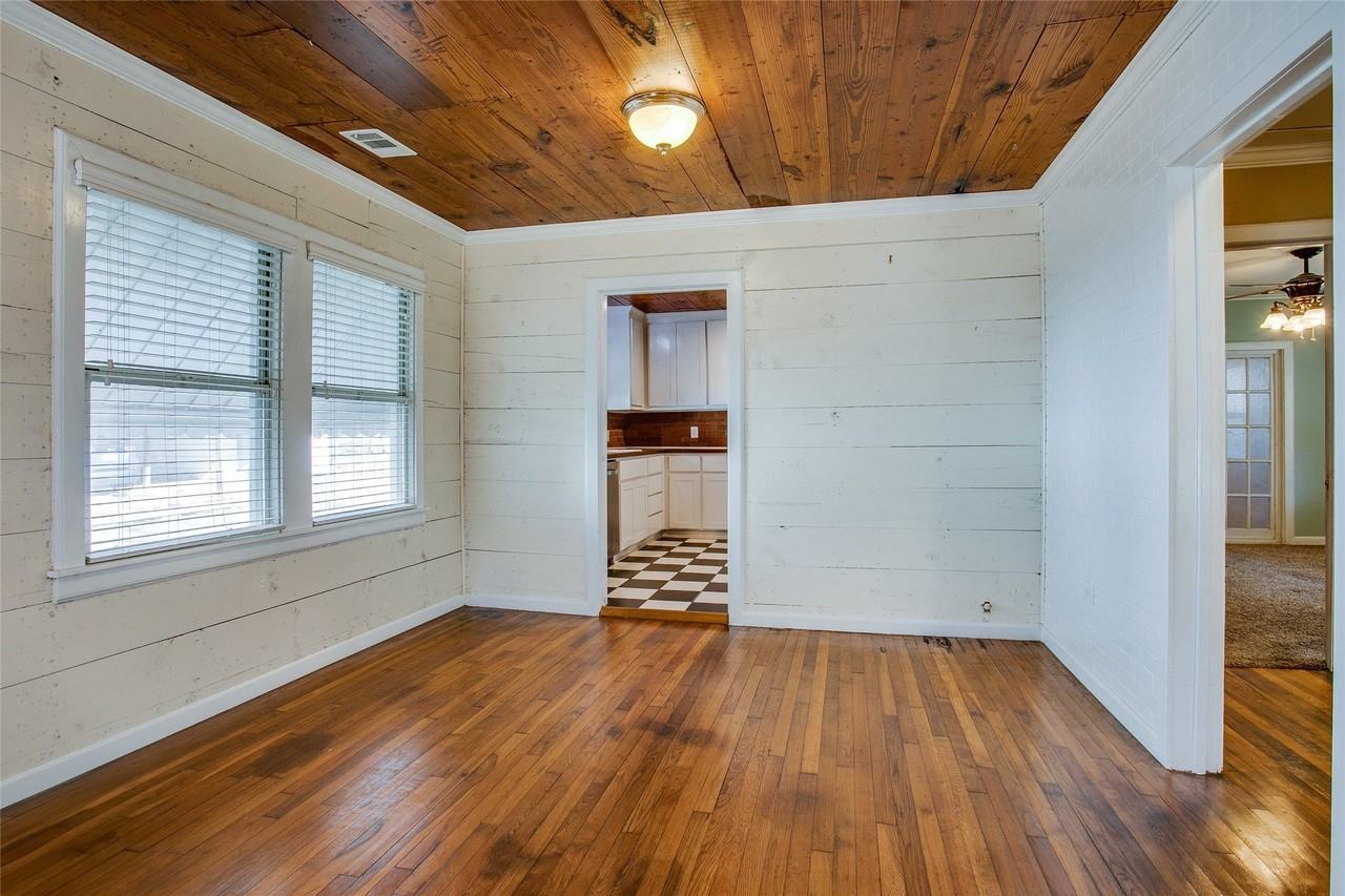 318 S Walker St - Photo 7 of 37