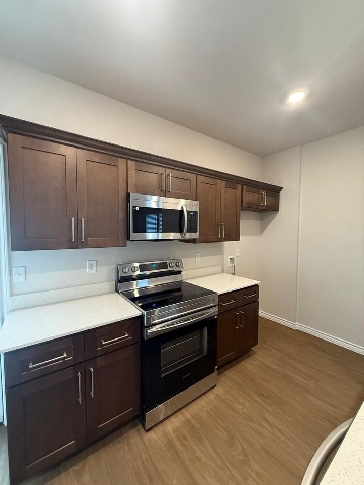 2703 Southern Oaks Rd - Photo 3 of 24