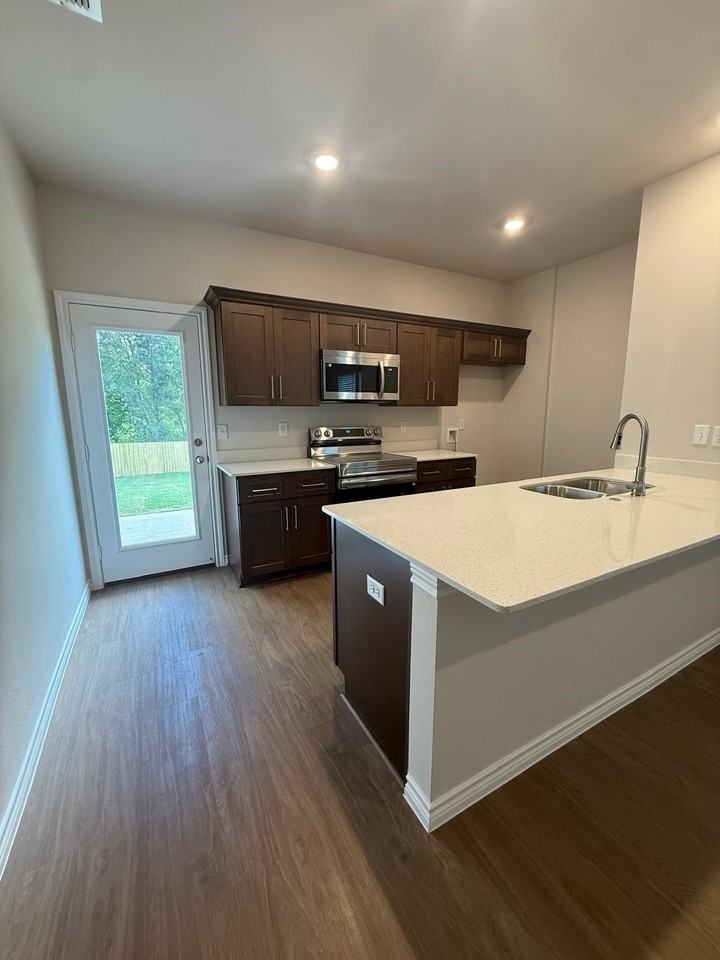 2703 Southern Oaks Rd - Photo 5 of 24
