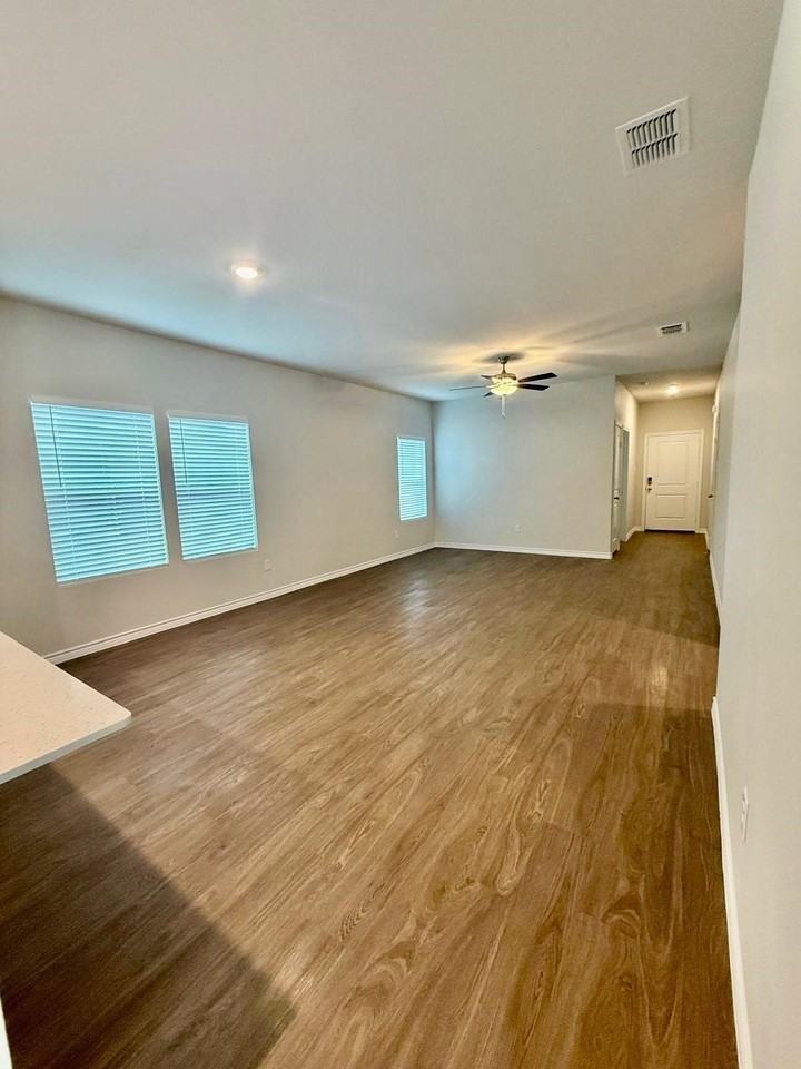 2703 Southern Oaks Rd - Photo 6 of 24