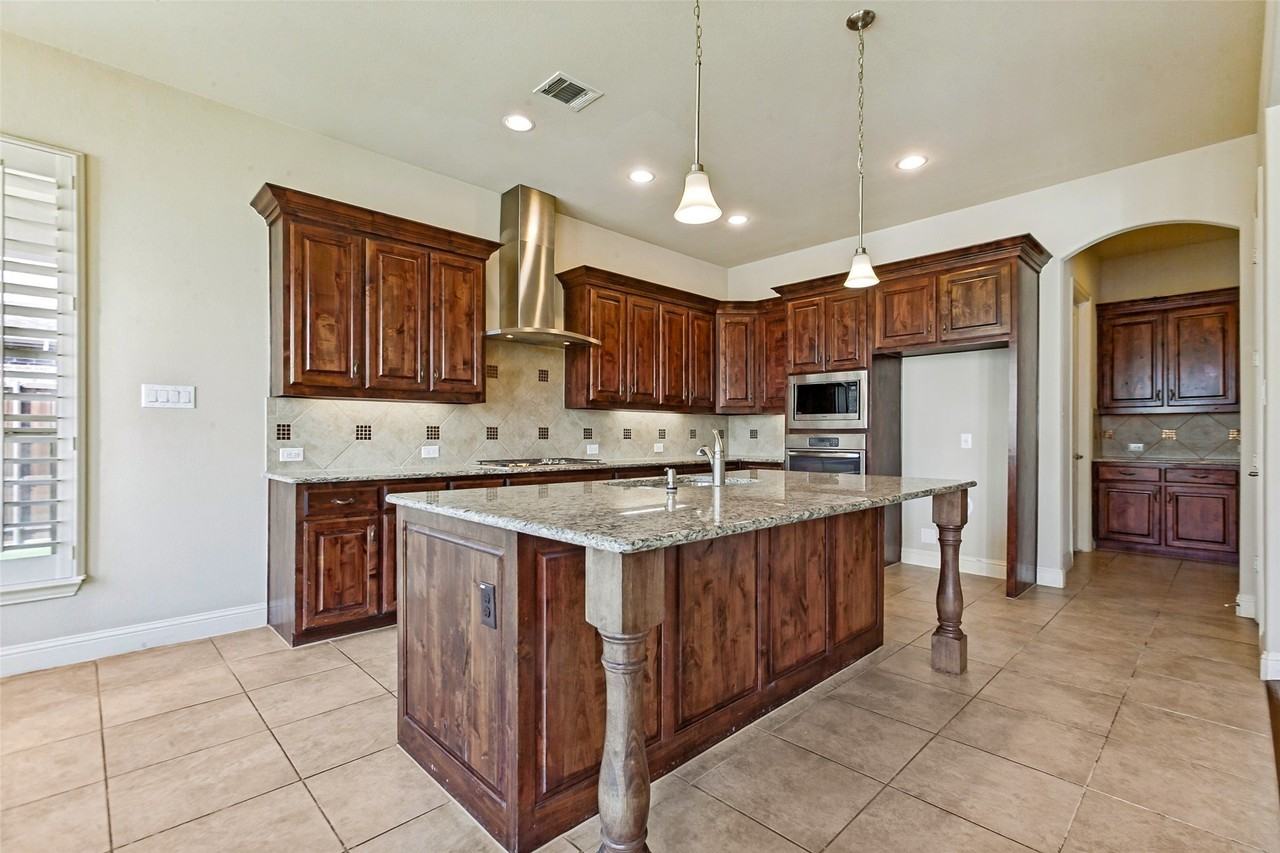 204 Whitewing Ln - Photo 7 of 32
