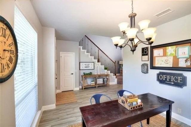 616 Crockett Dr - Photo 3 of 9
