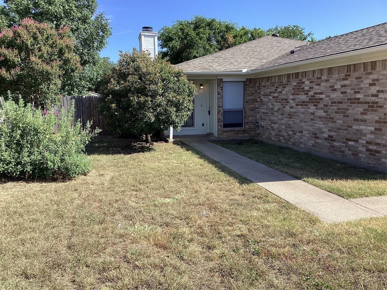 1152 Landsdale Ln - Photo 2 of 11