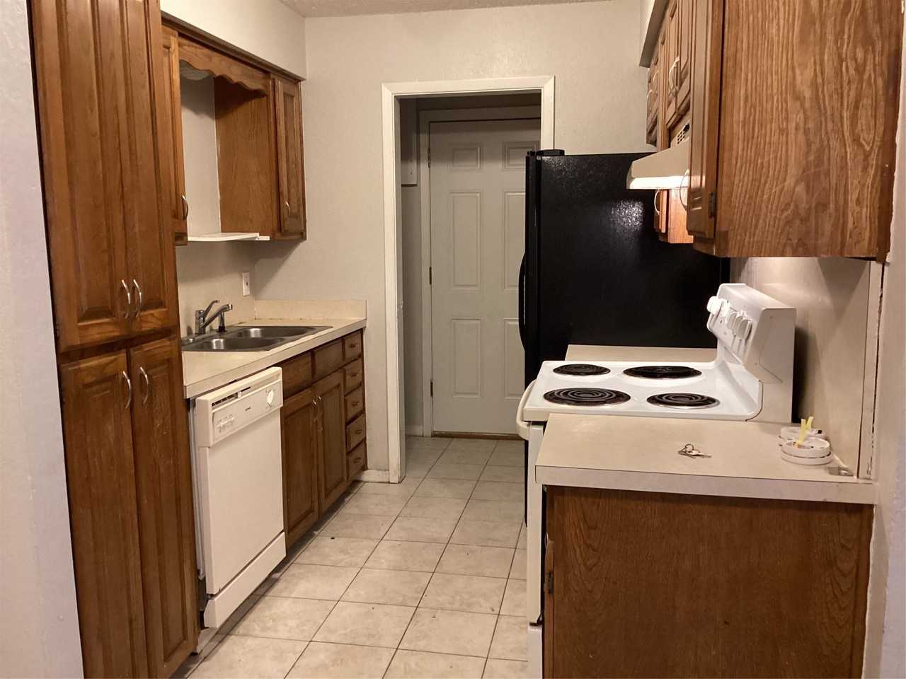 1152 Landsdale Ln - Photo 4 of 11