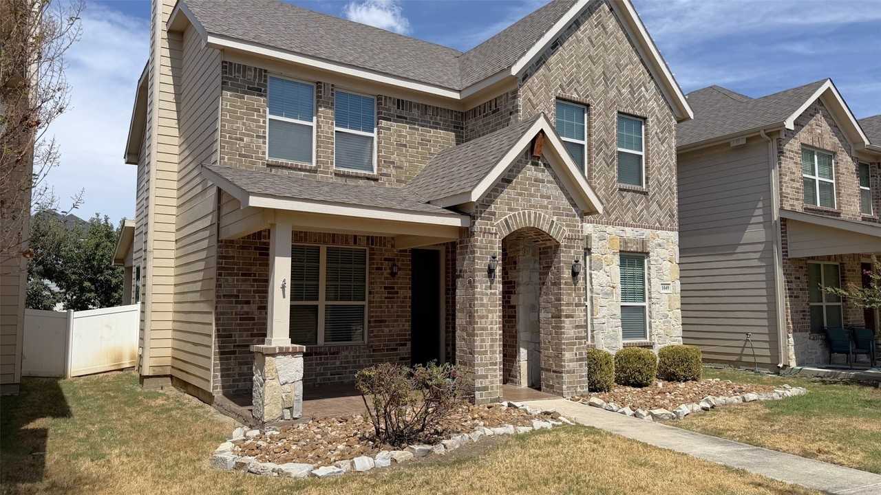 1049 Marietta Ln - Photo 2 of 34