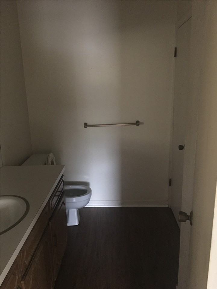 590 Scotland Ct - Photo 3 of 10