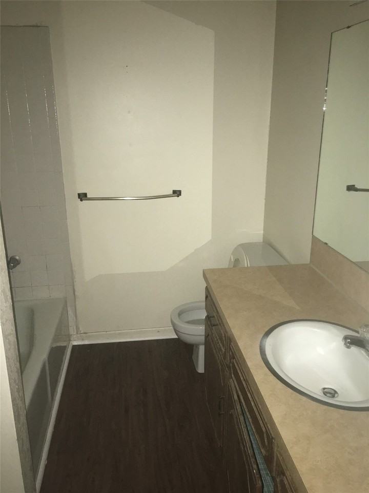 590 Scotland Ct - Photo 4 of 10