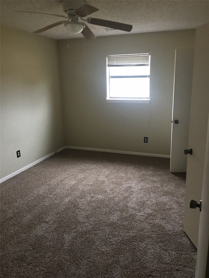 590 Scotland Ct - Photo 6 of 10