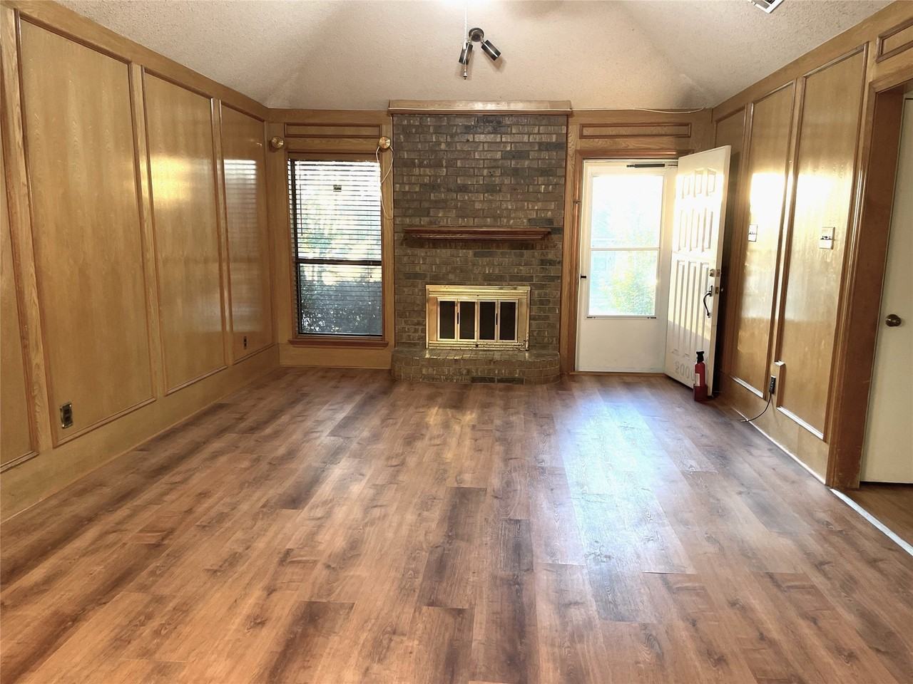 2000 Ann Ave - Photo 3 of 20