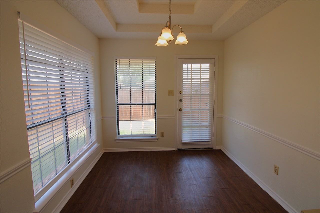1232 Mockingbird Ln - Photo 3 of 9