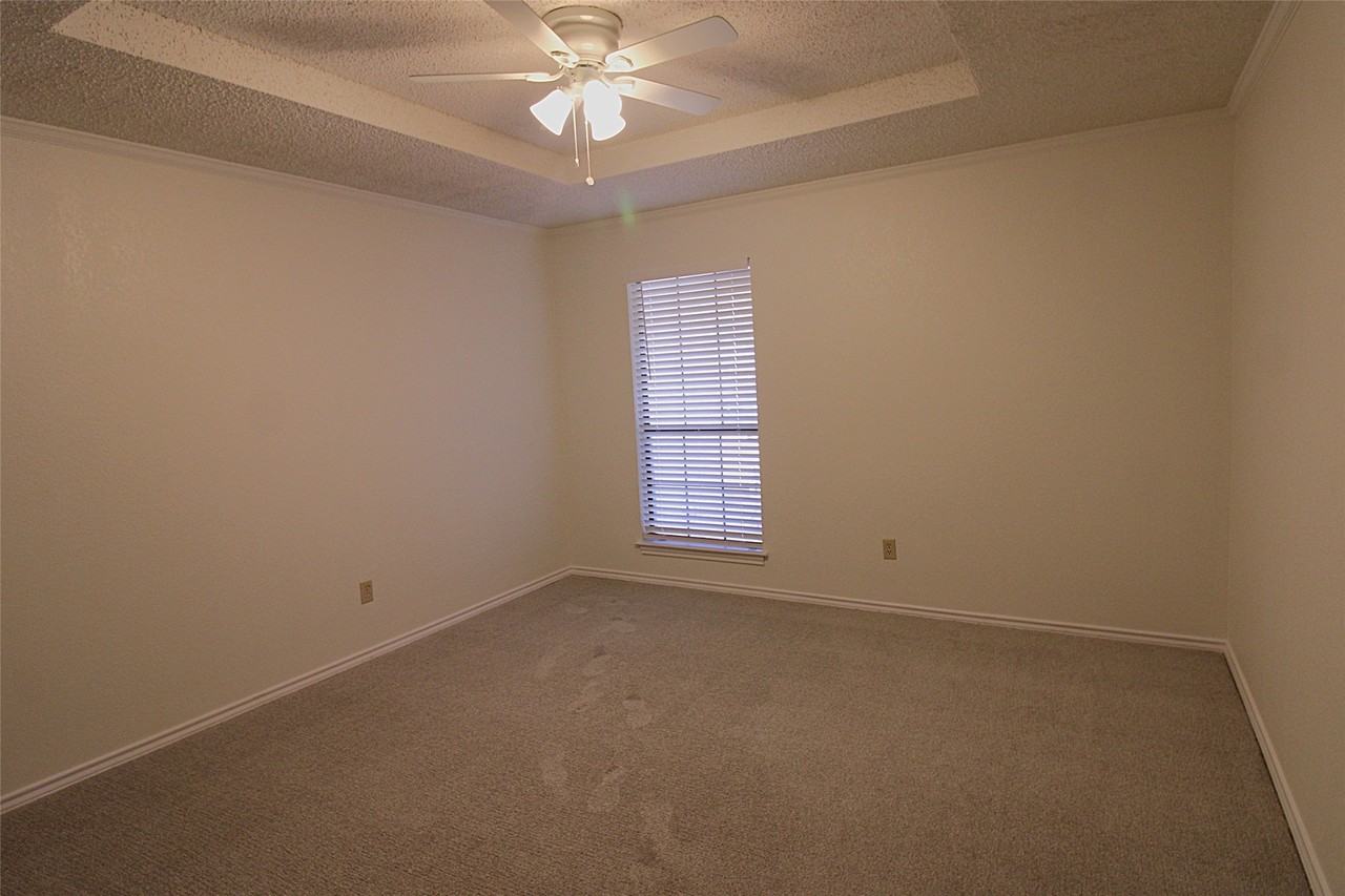1232 Mockingbird Ln - Photo 5 of 9