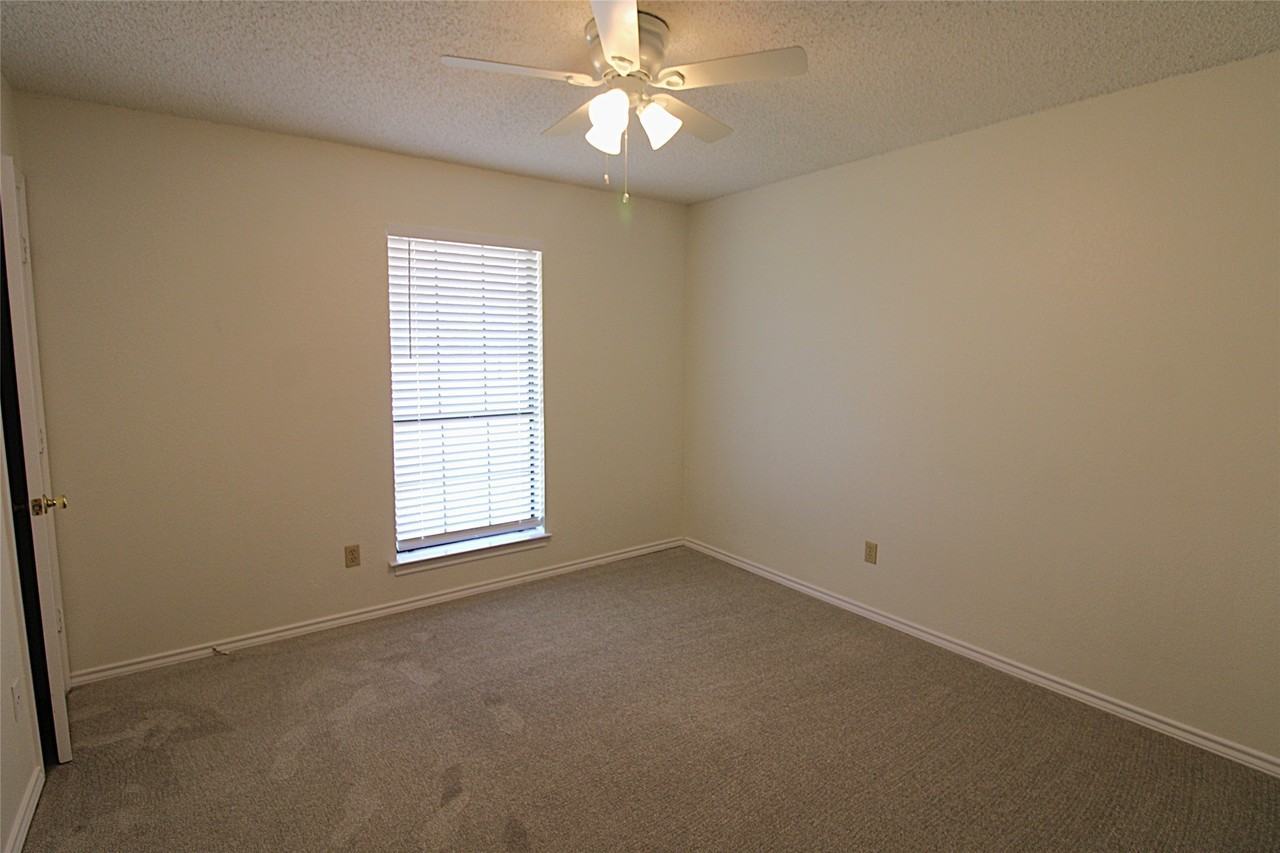 1232 Mockingbird Ln - Photo 6 of 9