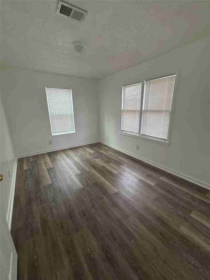 703 S Ash St - Photo 3 of 10