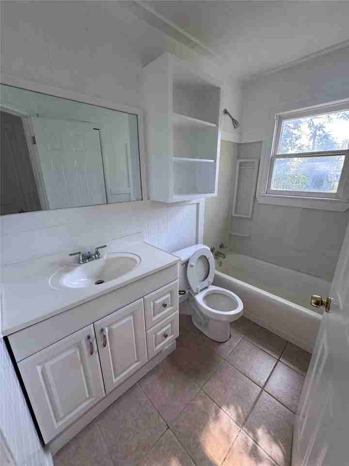 703 S Ash St - Photo 5 of 10
