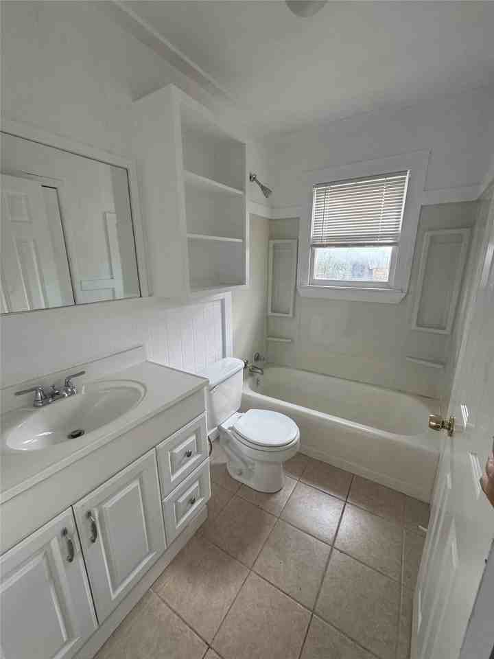 703 S Ash St - Photo 6 of 10