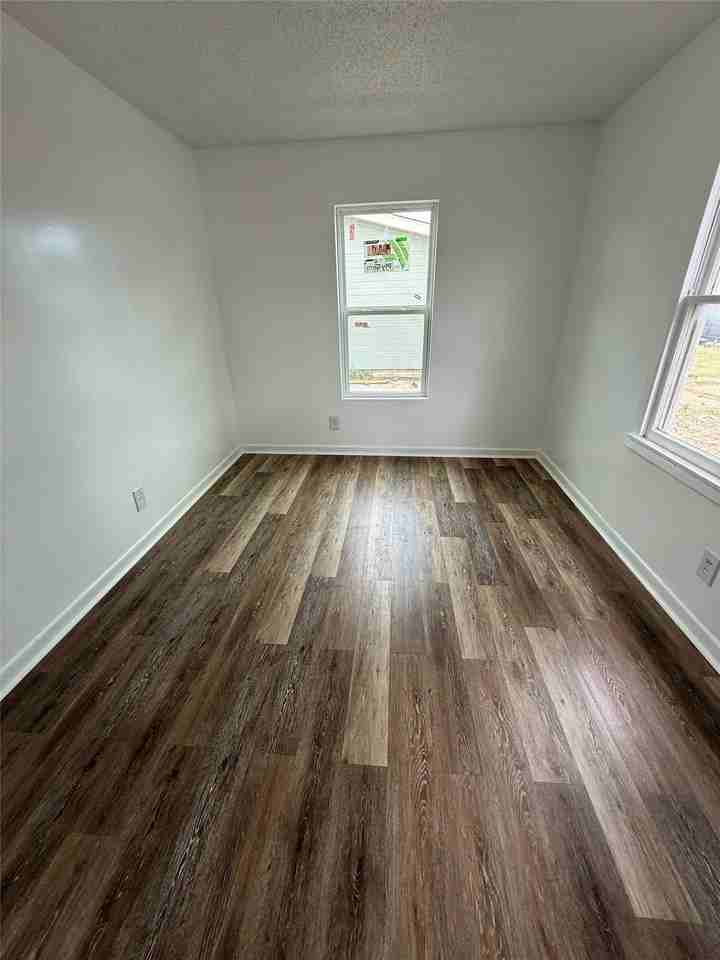 703 S Ash St - Photo 7 of 10