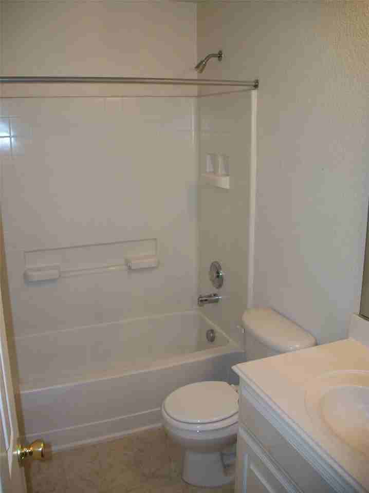 1325 Pepperidge Ln - Photo 4 of 5